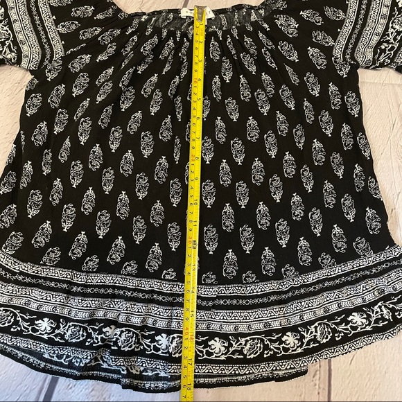 Socialite Boho Crochet Bell 3/4 sleeve blouse - Picture 4 of 7